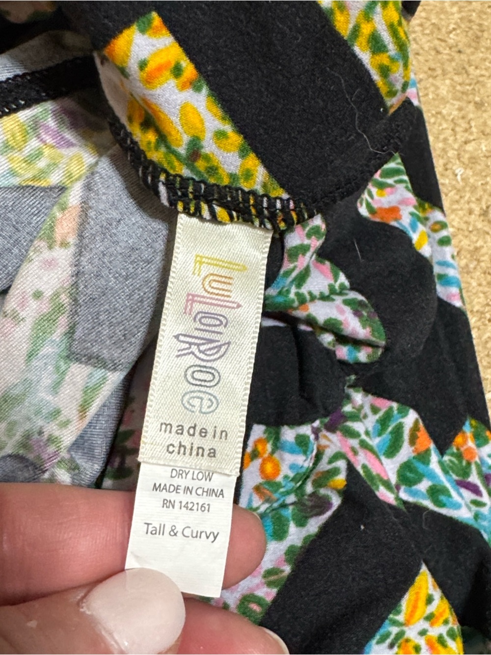 LuLaRoe Leggings Bundle (4 pairs) size Tall/Curvy - Picture 7 of 7